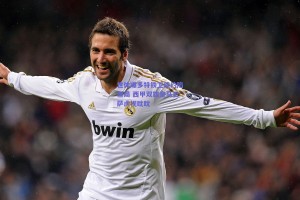 世体曝多特铁卫续约陷僵局 西甲双雄皇马巴萨虎视眈眈